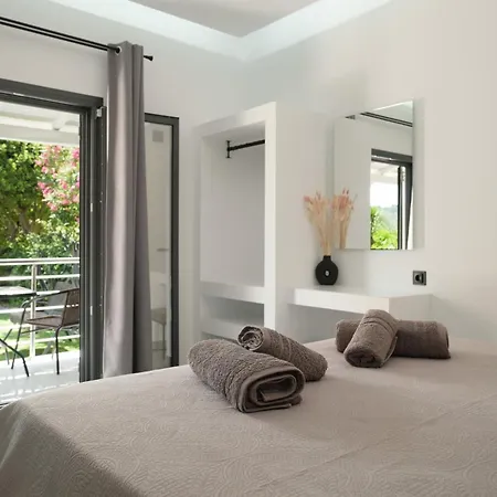 Mouzakitis 1 * Arillas (Corfu)