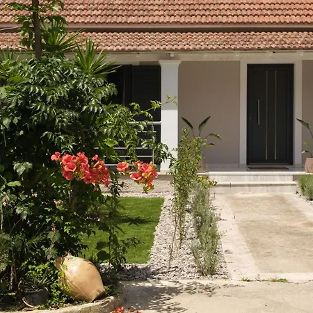 Mouzakitis 1 Apartman Arílasz